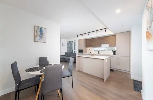Surrey Apartment | Luxury Condo | 2BR Condo & EV + City Views