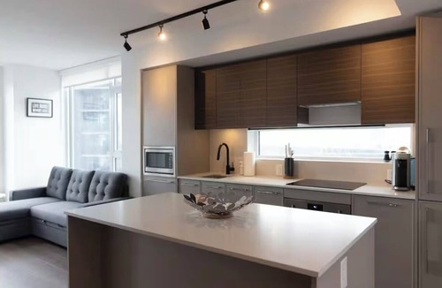 Surrey Apartment | Luxury Condo | 2BR Condo & EV + City Views