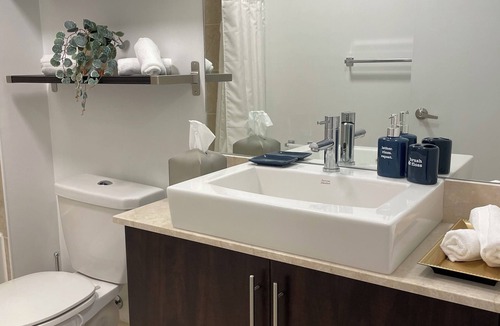 Downtown Toronto Condo | Luxury condo Downtown Toronto! Close to major attractions & Convention Centre