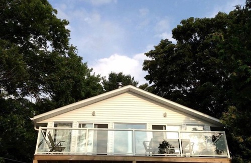 Frontenac Cabin | Luxury Cottage Rental for Groups on a Gorgeous Lake Resort near Ottawa, Ontario