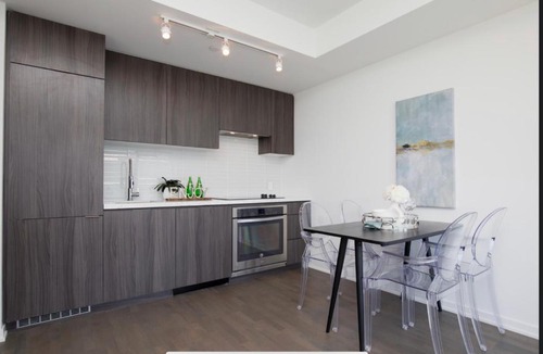 St. Lawrence Apartment | Luxury Cozy Condo in Downtown Toronto King St.