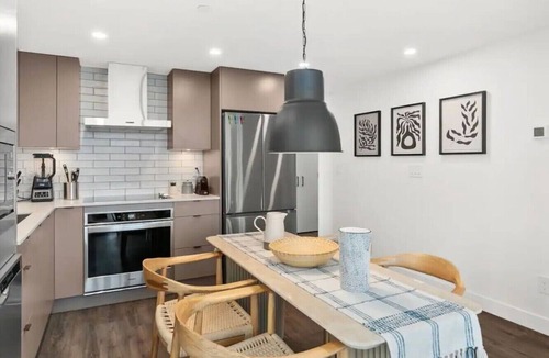 Downtown Kelowna Condo | Luxury Downtown Kelowna 2BR | Rooftop & Parking