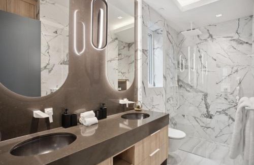 Davie Village House | Luxury Downtown Vancouver Home Near Sunset Beach with Parking