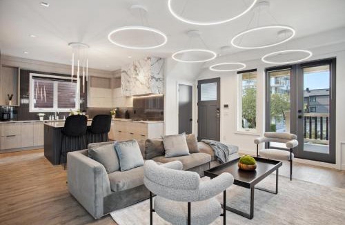 Davie Village House | Luxury Downtown Vancouver Home Near Sunset Beach with Parking