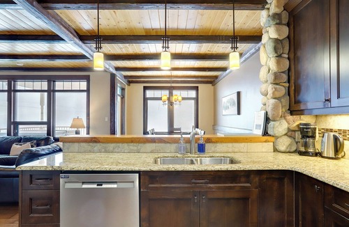 Silver Star Mountain Ski Chalet | Luxury Family Ski Chalet with Private Suite & Hot Tub | True Ski-In/Out