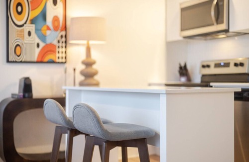 Quartier des Spectacles Apartment | Luxury High-Rise Stay | Free Parking