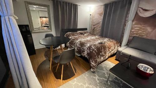 Richmond Hill House | Luxury KIA Room K