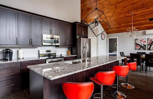 Traverse Bay Cottage | Luxury Lakehouse