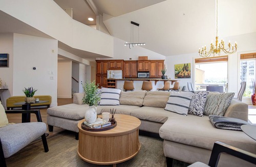 North End Condo | Luxury Lakeside Penthouse - Discovery Bay Resort