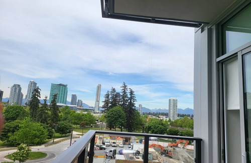 Surrey Condo | Luxury Living New Condo Overlooking Holland Park and central surrey down town.