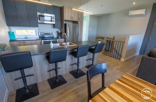 Saint-Jean-de-Matha Condo | Luxury mountain condo with golf and slide views