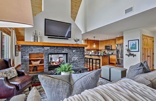 Canmore Condo | Luxury Mountain Penthouse at Spring Creek|Hot Tub|Prime Location|Amazing Views