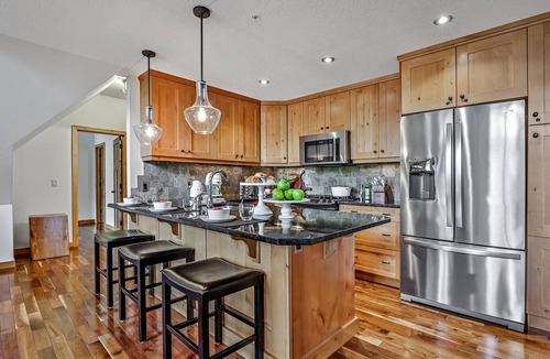 Canmore Condo | Luxury Mountain Penthouse at Spring Creek|Hot Tub|Prime Location|Amazing Views