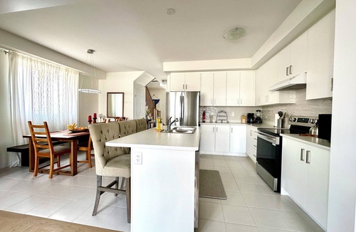 Thorold House | Luxury Niagara Escape 4-BR Near Falls & Wine Ctry