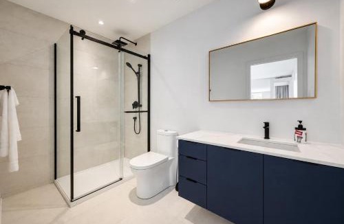 Pointe-Saint-Charles Apartment | Luxury Penthouse 3Bedrooms 2Bathrooms Downtown Private Roof Terrace presented by TripMontreal