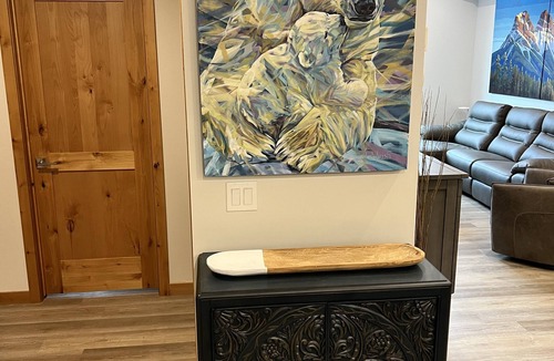 Canmore Condo | Luxury Penthouse Condo-Pet Friendly with Vaulted ceilings, best of everything.