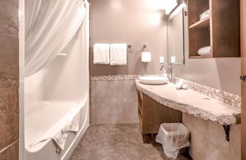 Canmore Apartment | Luxury Resort 2Bedroom 2Bath Sleeps 6 945 square feet