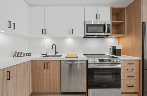 Innisfil Condo | Luxury Sunseeker Retreat w/Terrace