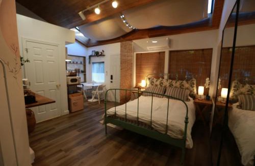 Steveston House | Luxury Thai-Inspired Suite Full Bath, Skylight & Private Entrance, No Share needed