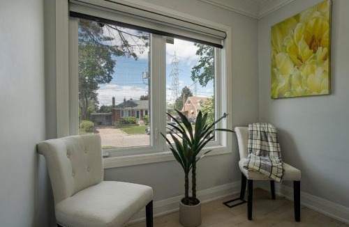 Willowdale Apartment | Luxury Toronto Stay with BBQ, Gazebo, Games & Parking