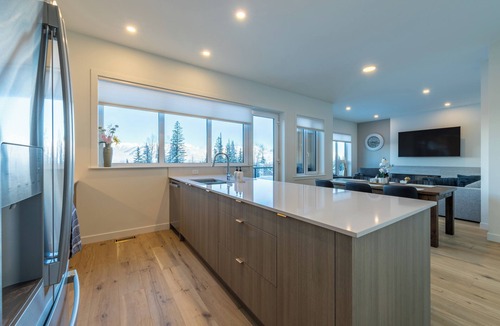 Golden House | Luxury Townhome with hot tub - perfect for big families and group get-togethers