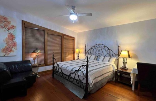Surrey Villa | Luxury Vacation Home in Park