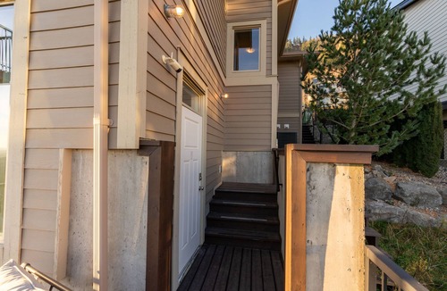 Lower Sumas Mountain House | Luxury View Home