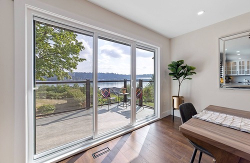 Port Moody House | *Luxury Waterfront* beautiful and peaceful retreat