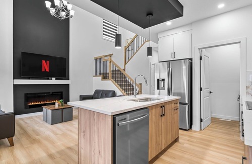 West Edmonton House | Luxury west end escape