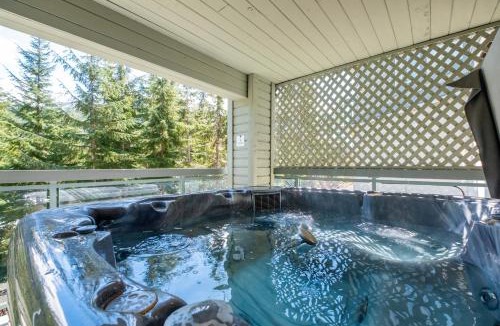 Blueberry Hill House | Lynx 302 by Outpost Whistler