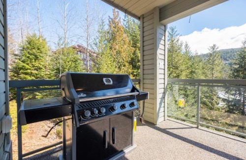 Blueberry Hill House | Lynx 302 by Outpost Whistler