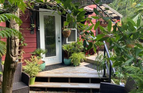 Salt Spring Island Bed & Breakfast | Magnolia Petal Accommodation
