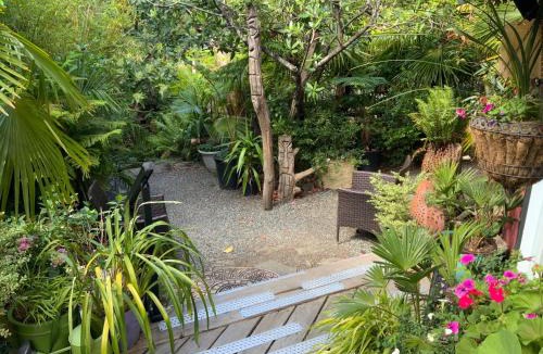 Salt Spring Island Bed & Breakfast | Magnolia Petal Accommodation