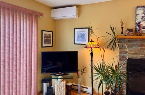 Magog Apartment | Magog Lovely Vacation Home