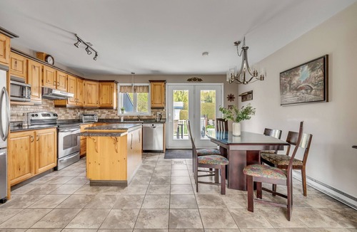 Notre-Dame-des-Laurentides House | Maison familiale Charlesbourg, Spa
