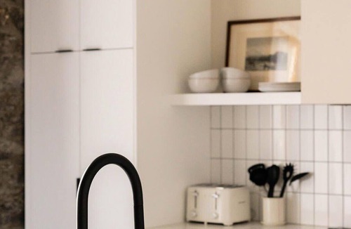 Old Montreal Apartment | Maison Place Royale Luxury Two-Bedrooms Apartment Old Montreal Full Kitchen Stone Walls Wi-Fi AC