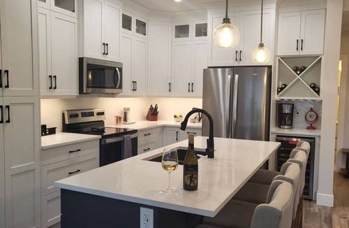 Osoyoos House | Malbec Cottage - See the pool from your deck! #49