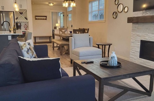 Osoyoos House | Malbec Cottage - See the pool from your deck! #49