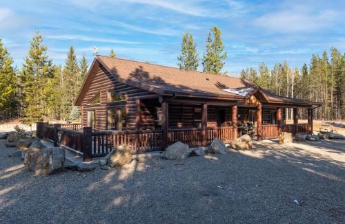 Valemount House | Mama Bear