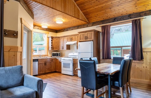 Manning Park Hotel | Manning Park Resort