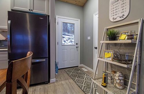 Purdy Cottage | Maple Leaf Lodge - Two Bedroom Cottage, Sleeps 10