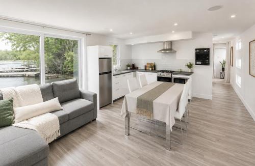 Mauricie Boat Rental | Maréa Stays, Habitation Flottante, Yacht Club TR