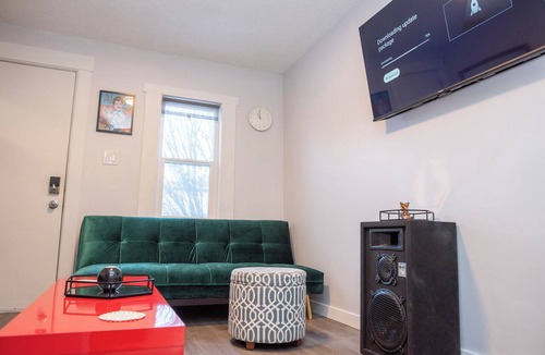 Marda Loop House | Marda Loop Blue Bungalow
