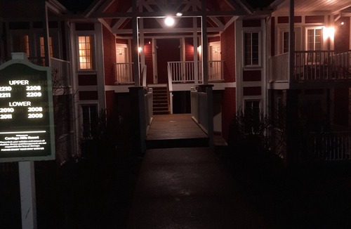 Oro-Medonte Condo | Margarita Getaway 1 near spa, ski hills, golf, motocross & year-round pool