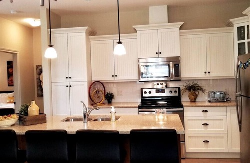 Osoyoos House | Marigold Cottage by the pools #120