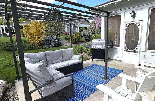 Osoyoos House | Marigold Cottage by the pools #120