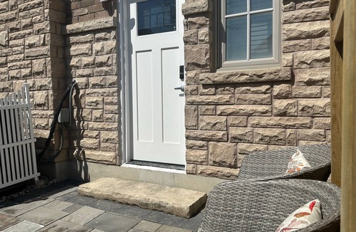 Unionville Apartment | Markham Comfort Stay – 3 King Beds, 2 Baths, Close to Golf & Trails