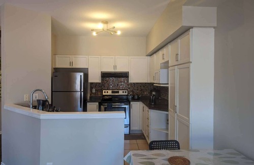 Markham House | Markham, convenient transportation and shopping, famous high school district