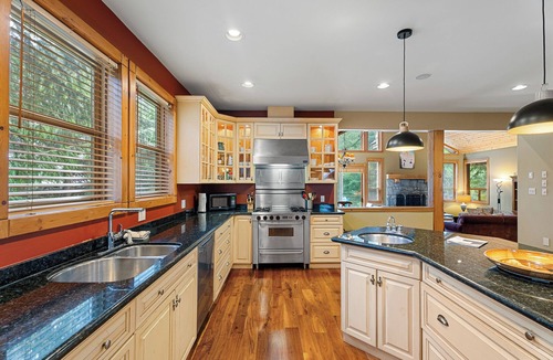 Nicklaus North Ski Chalet | Marmot's Meadow Chalet: Tranquil 14th Fairway - Private Hot Tub