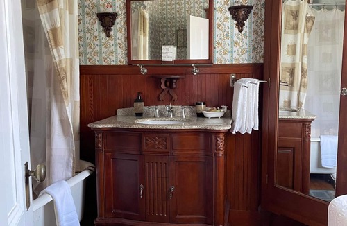Sackville Hotel | Marshlands Inn